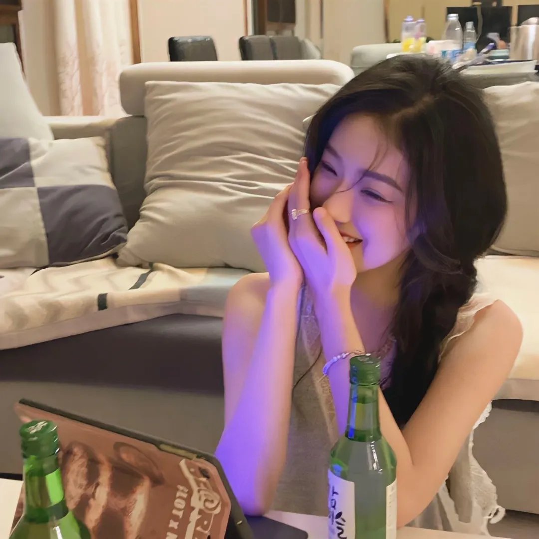 超模之女晒豪宅名表，家长出面回应，整整一周持续发酵