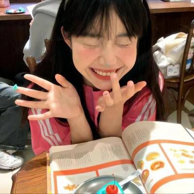 实力派歌手被曝深夜共进晚餐，一个月豪宅门口画面流出